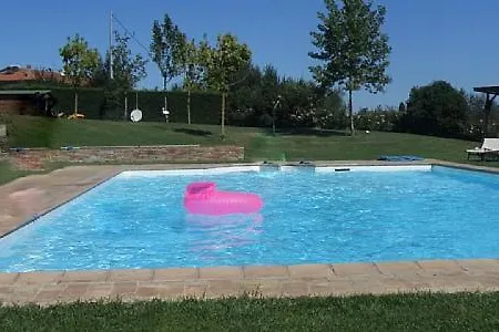Sleeps 6 Pool Air Con